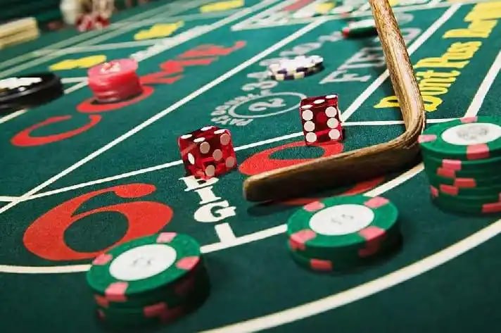 Domino QQ table layout at uno4d login showing card positions and betting area
